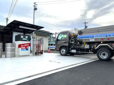 混合燃料をローリーでお客様へ配達